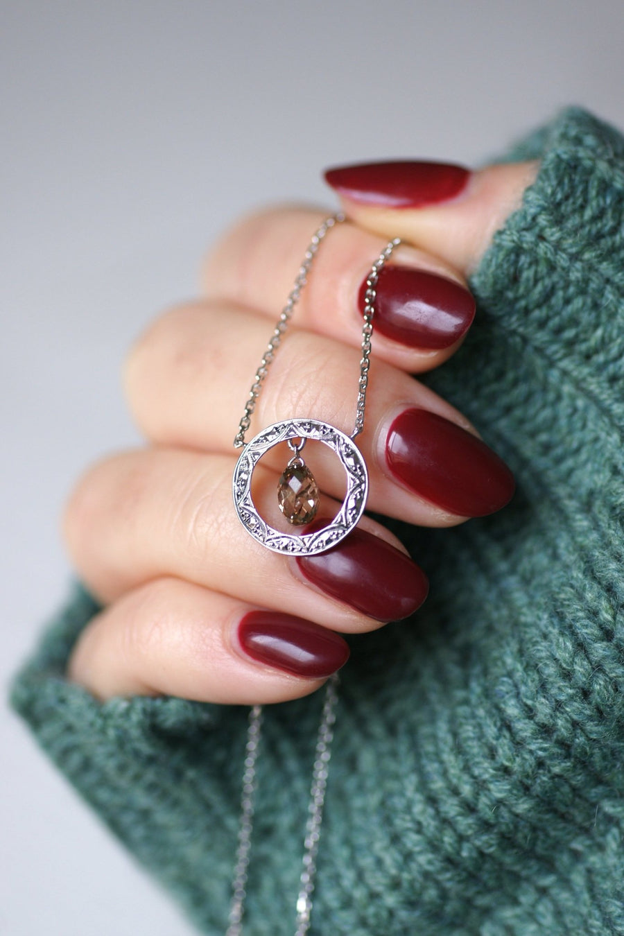 Solitaire Art Deco style necklace white gold and champagne brown diamond briolette 0,90Ct - Galerie Pénélope