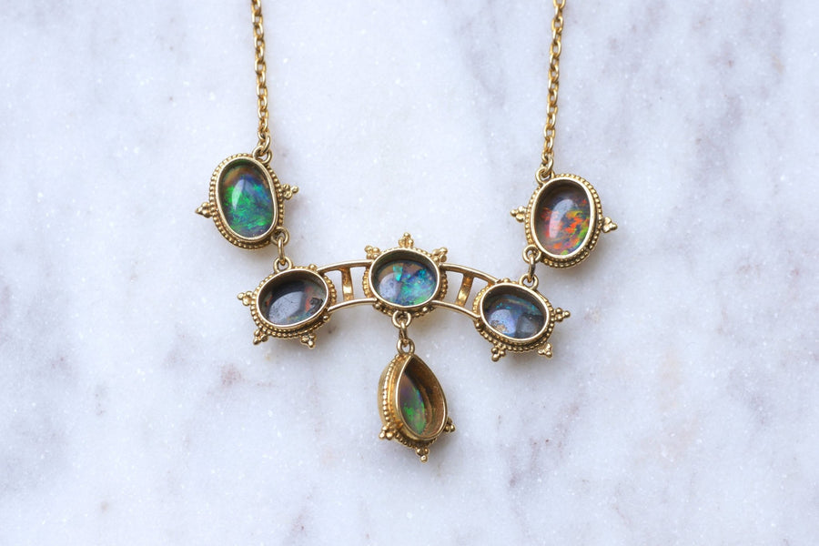 Victorian style necklace in gold set with black opals - Galerie Pénélope