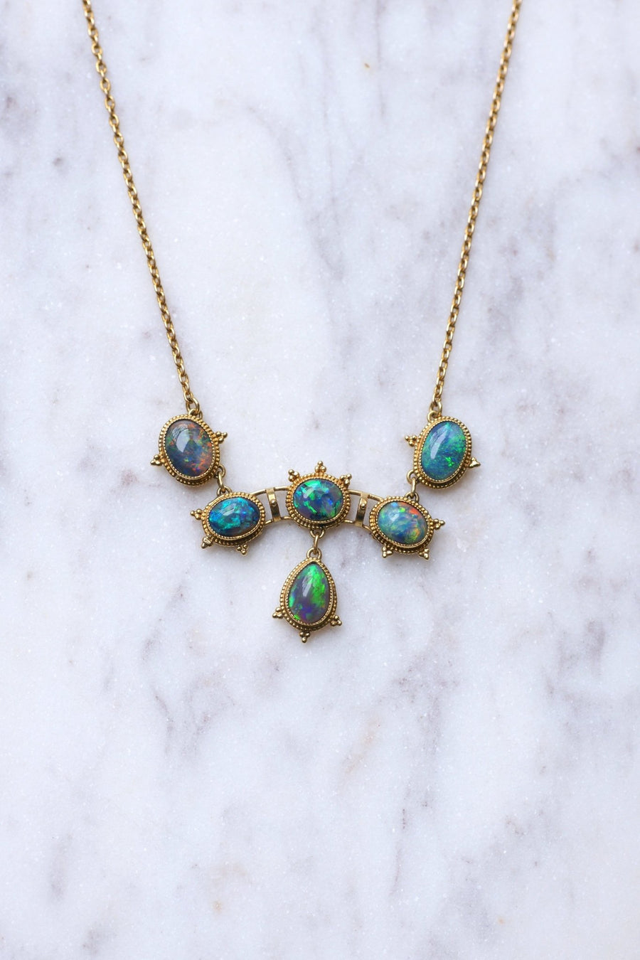 Victorian style necklace in gold set with black opals - Galerie Pénélope