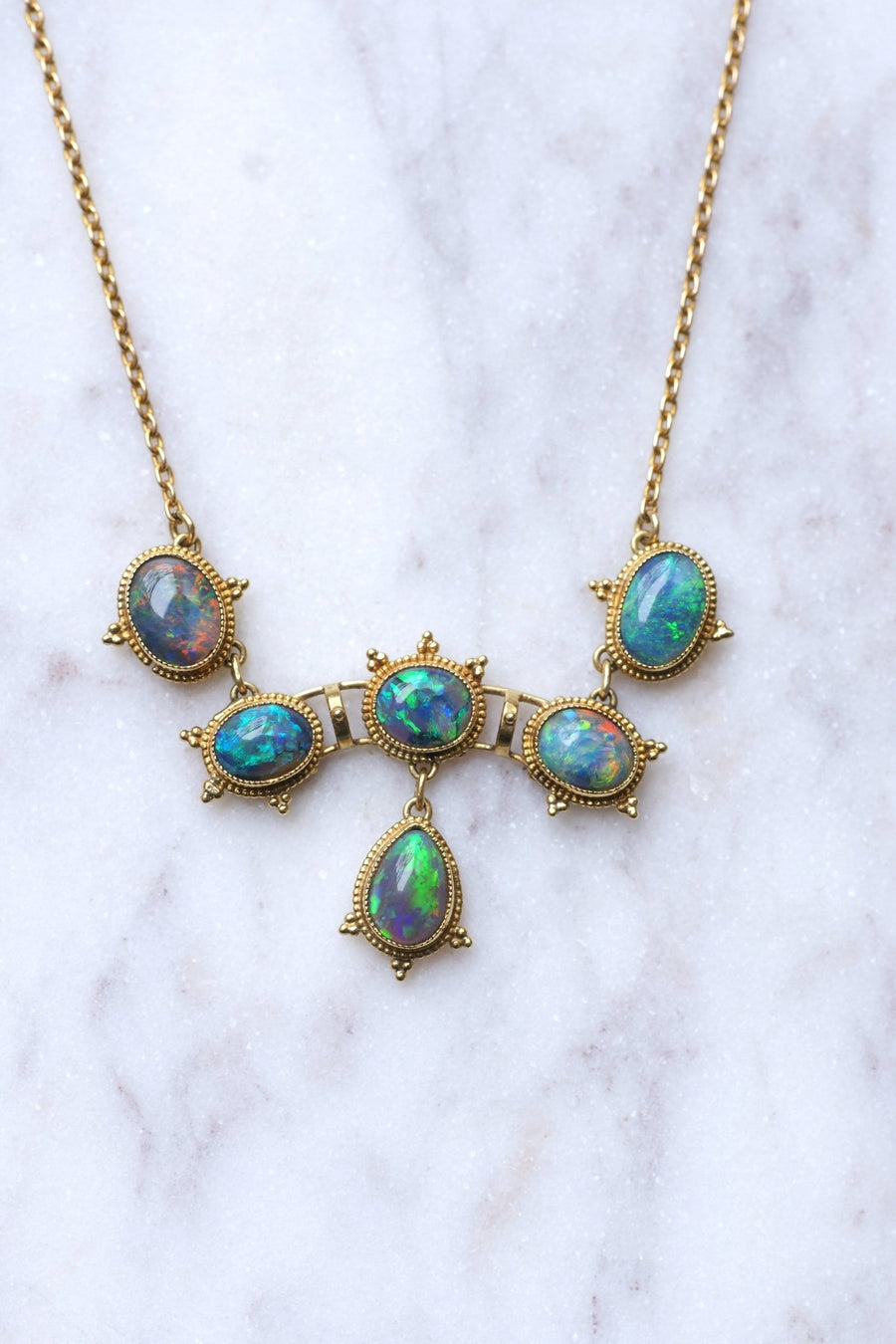 Victorian style necklace in gold set with black opals - Galerie Pénélope