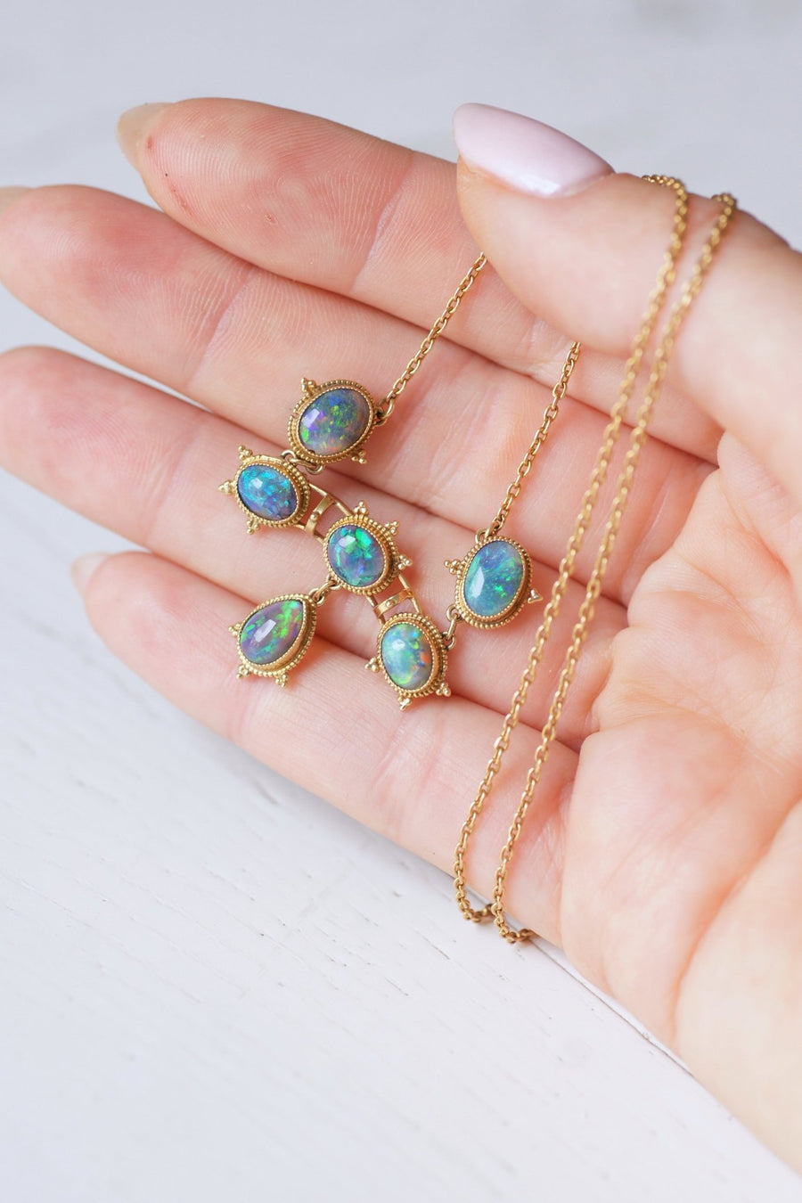Victorian style necklace in gold set with black opals - Galerie Pénélope