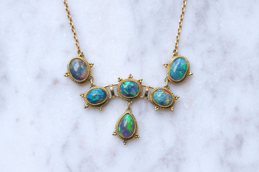 Victorian style necklace in gold set with black opals - Galerie Pénélope