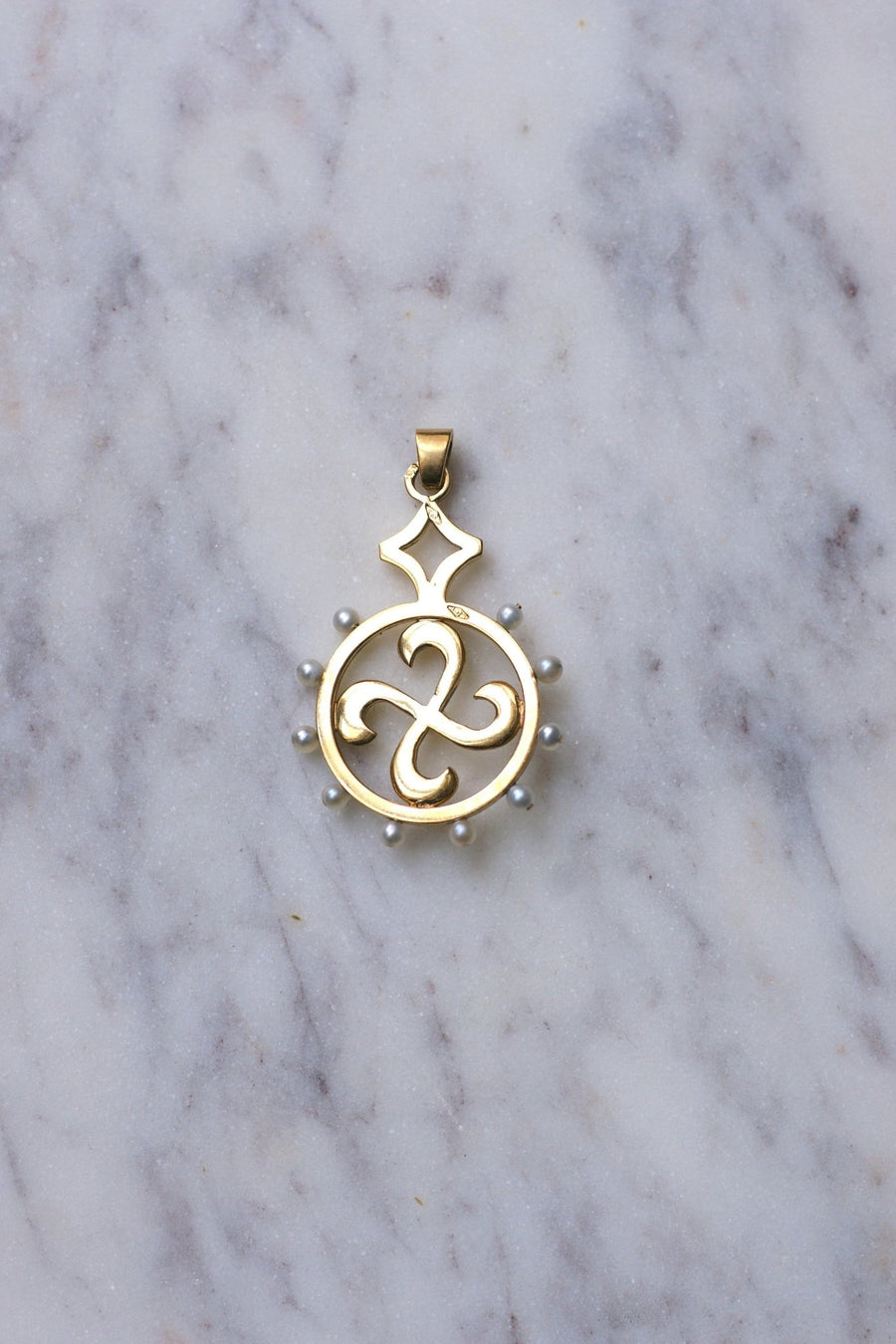 Vintage Lauburu Basque Cross in 18Kt yellow gold and pearls - Galerie Pénélope