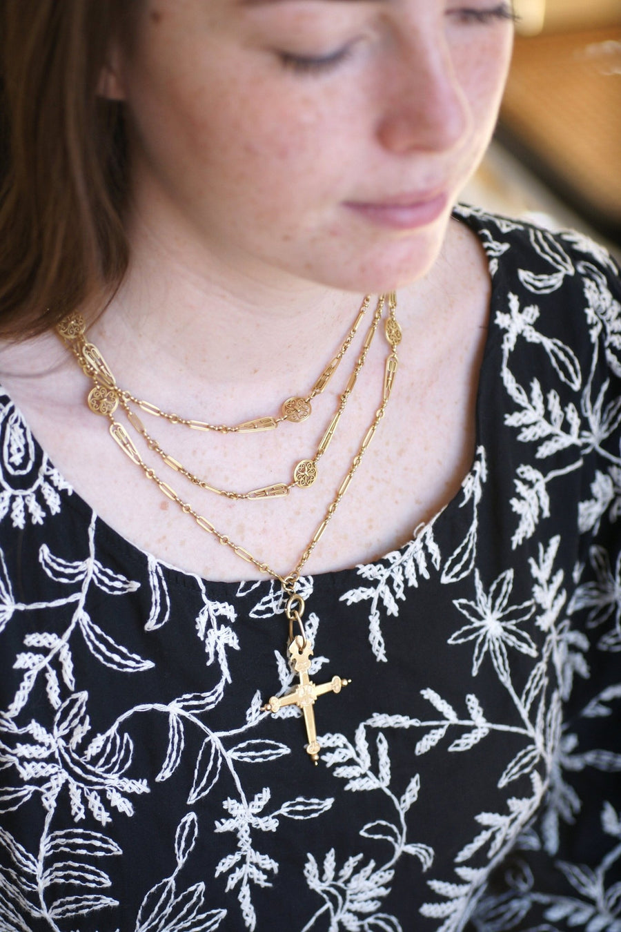 Jeannette regional cross in yellow gold - Penelope Gallery