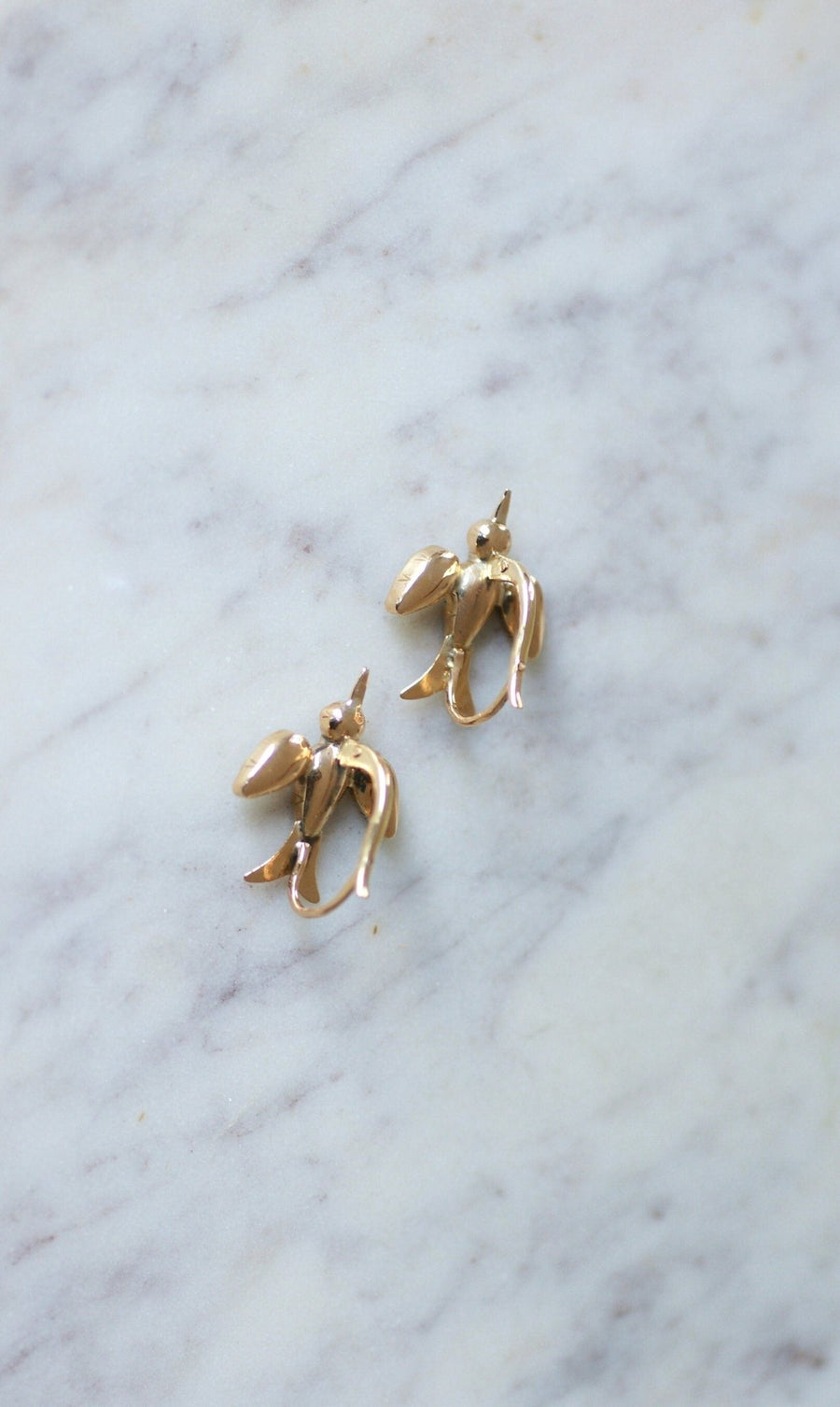 Dove and garnet sleepers from Perpignan - Galerie Pénélope