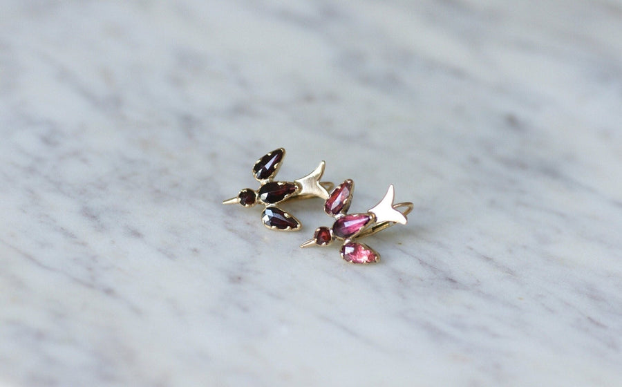 Dove and garnet sleepers from Perpignan - Galerie Pénélope