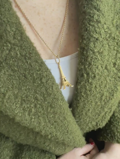 Vintage Eiffel Tower charm pendant in yellow gold
