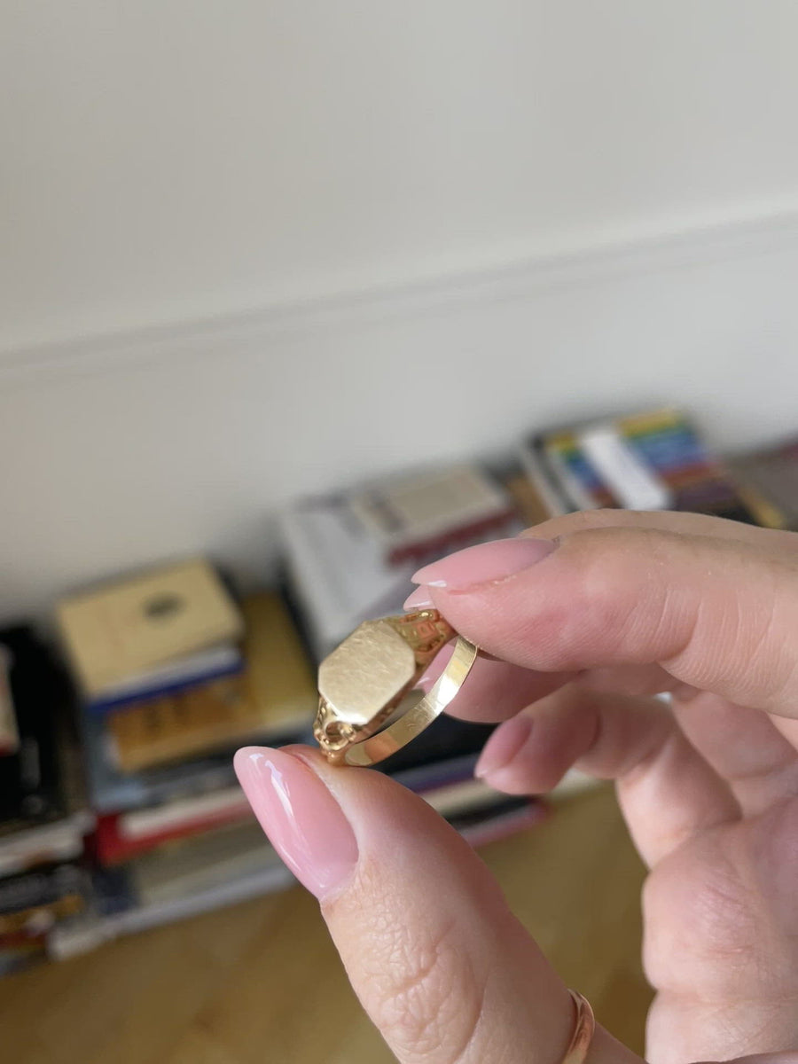 Yellow Gold Antique signet ring