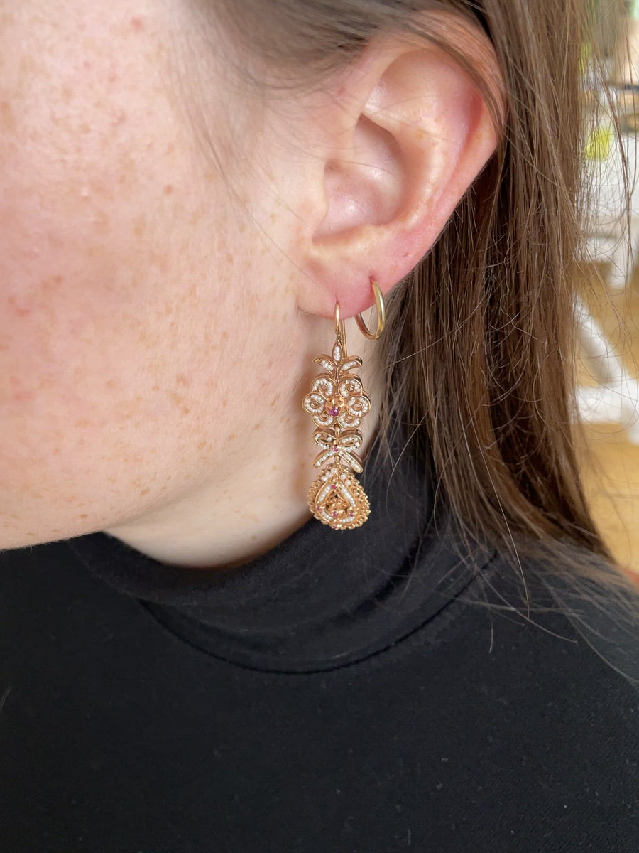 Drop earrings, pearls and rubies on rose gold