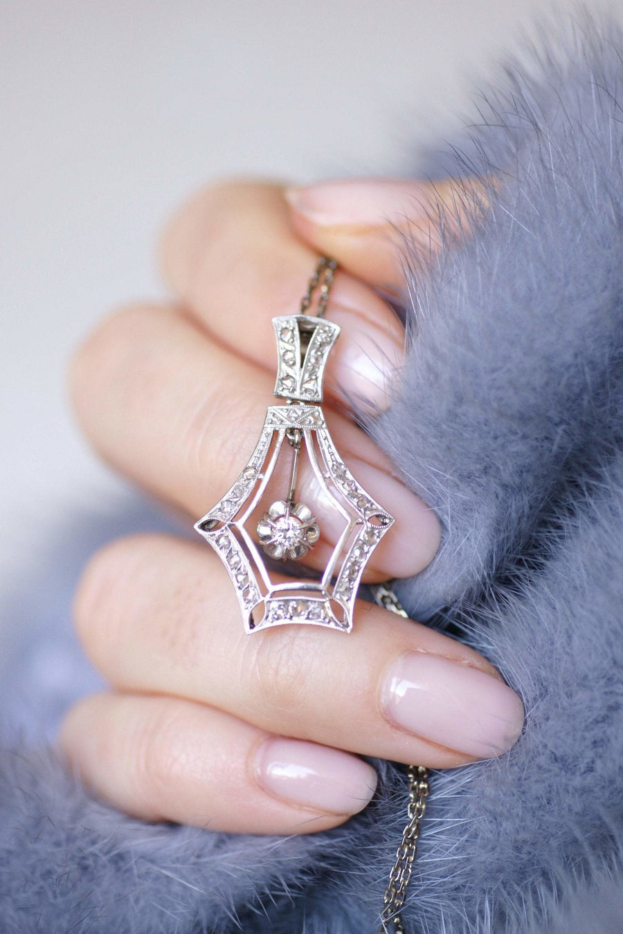 Large Art Deco gold, platinum, and diamond pendant - Galerie Pénélope