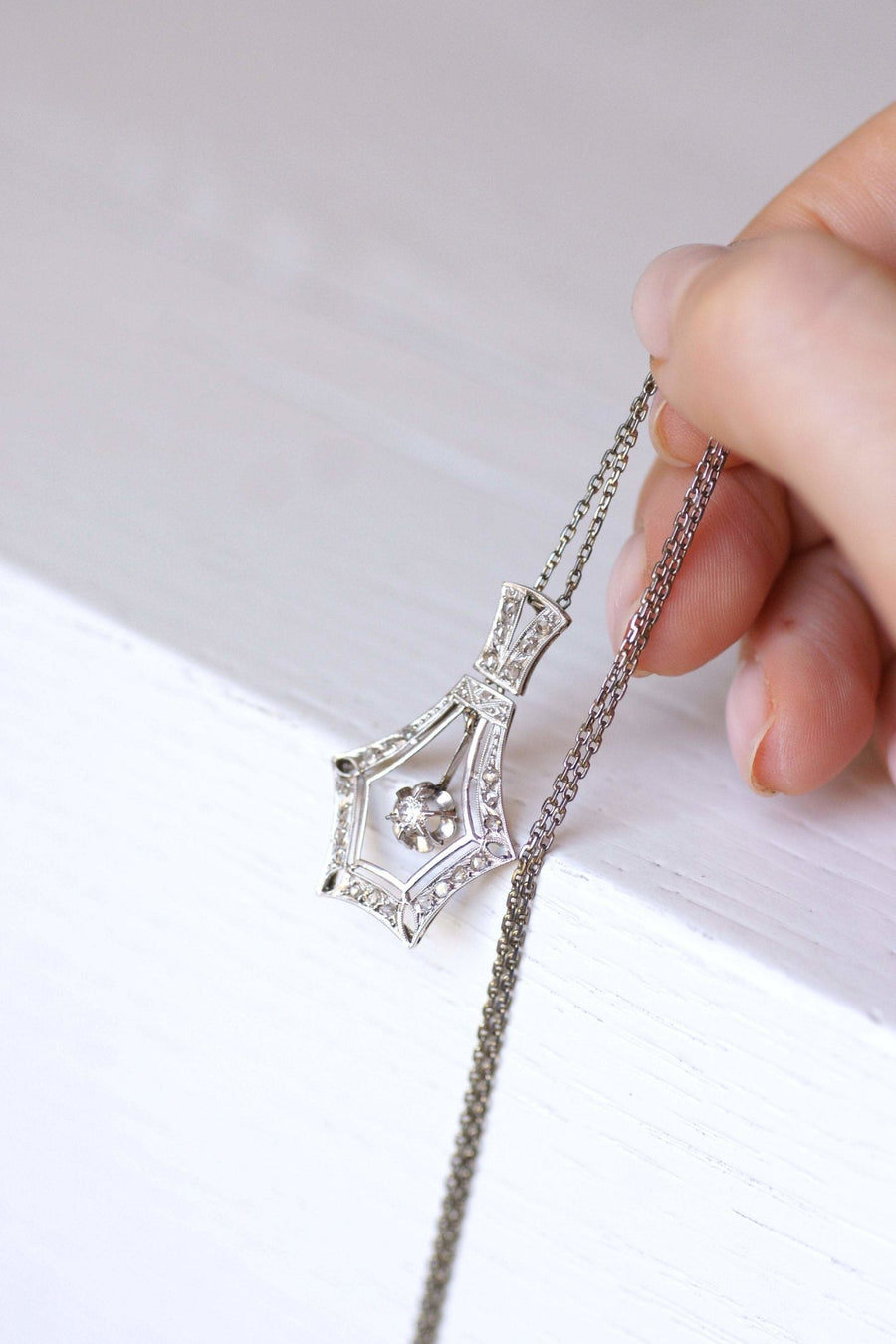 Large Art Deco gold, platinum, and diamond pendant - Galerie Pénélope