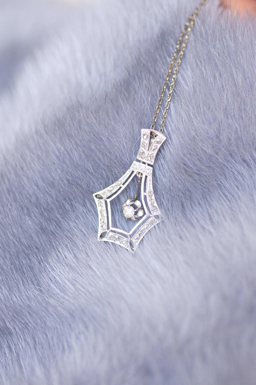 Large Art Deco gold, platinum, and diamond pendant - Galerie Pénélope