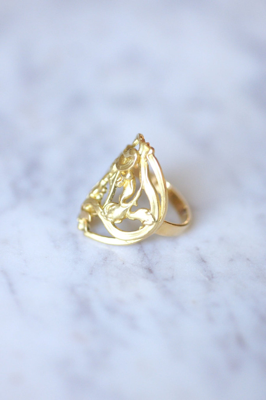 Large yellow gold Art Nouveau style flower ring - Galerie Pénélope