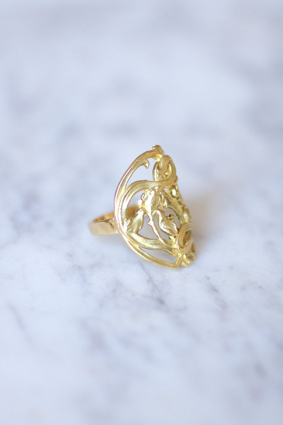 Large yellow gold Art Nouveau style flower ring - Galerie Pénélope