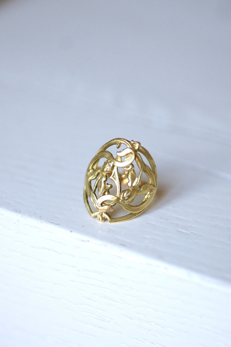 Large yellow gold Art Nouveau style flower ring - Galerie Pénélope