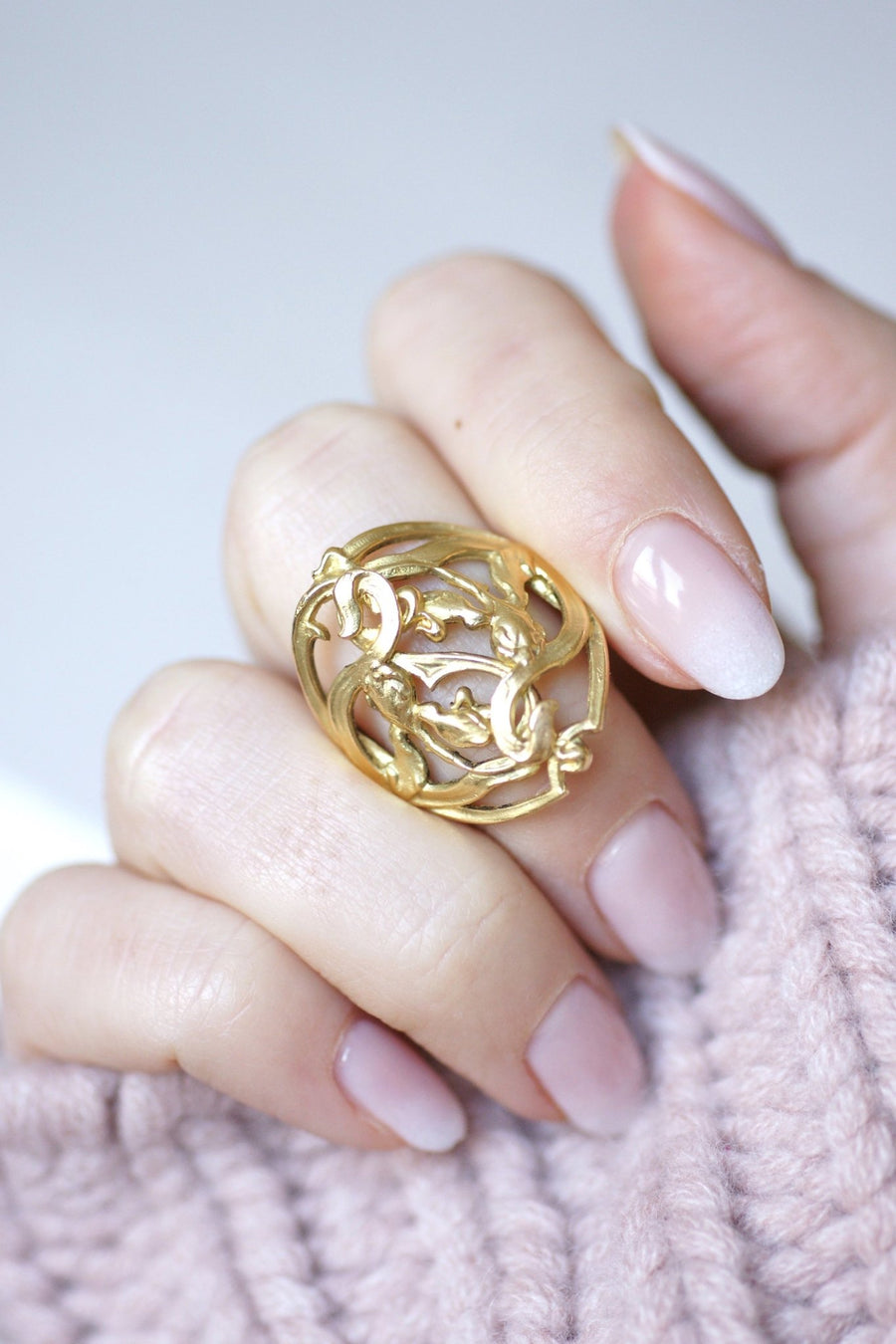 Large yellow gold Art Nouveau style flower ring - Galerie Pénélope