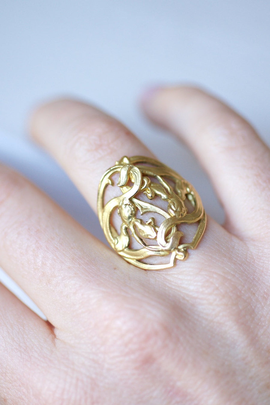 Large yellow gold Art Nouveau style flower ring - Galerie Pénélope