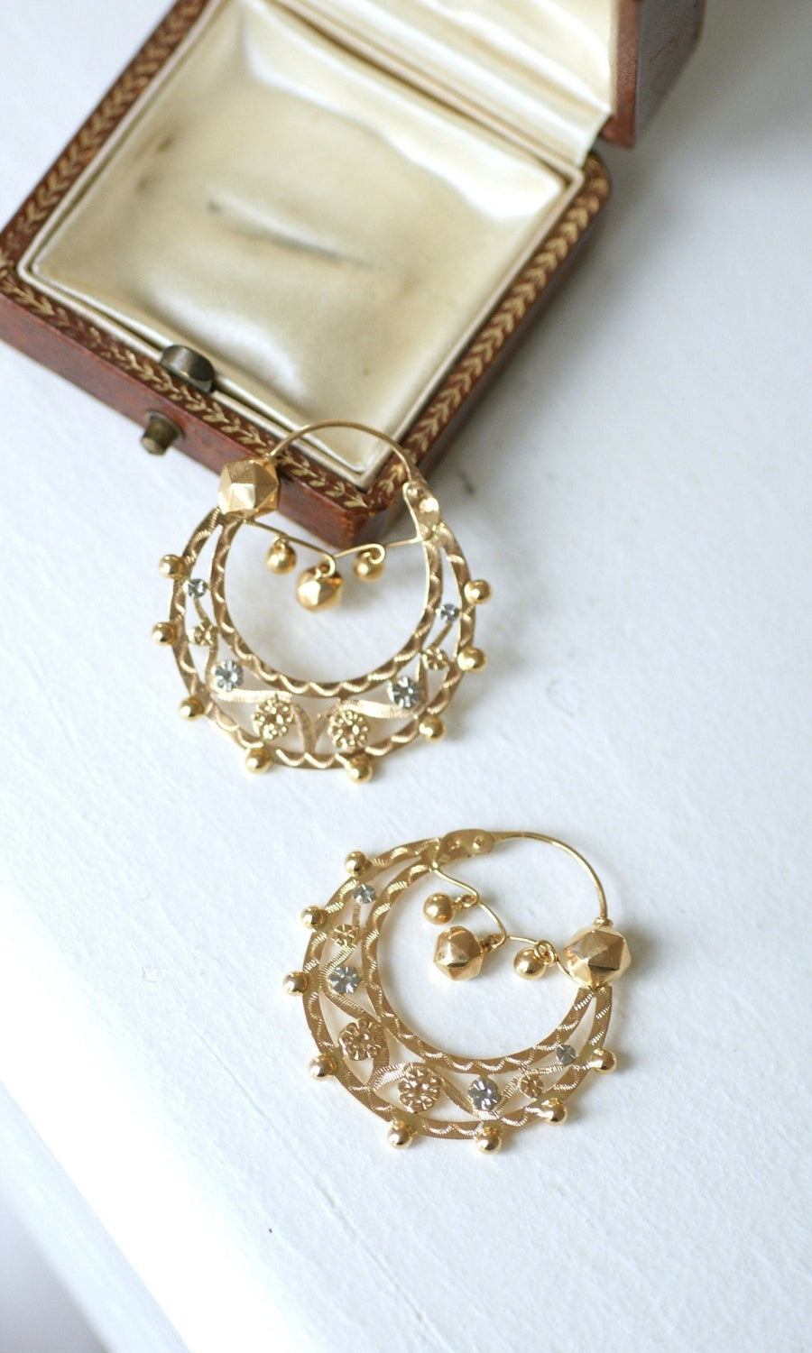 Large gold Savoyard creoles - Galerie Pénélope