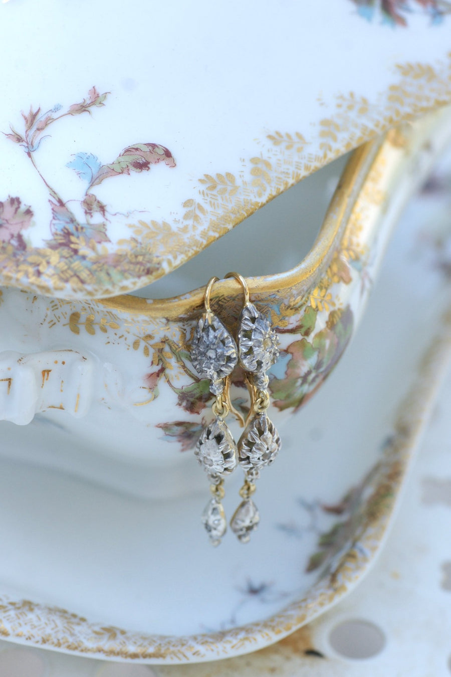 Long antique earrings, gold and diamonds, 19th Century - Galerie Pénélope