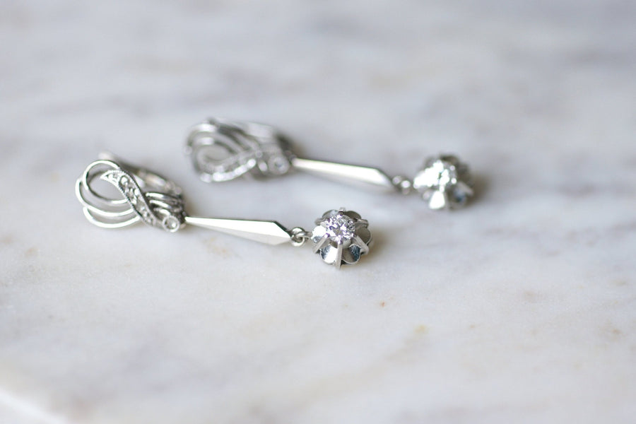 Long vintage earrings, white gold and diamonds, 60's - Galerie Pénélope