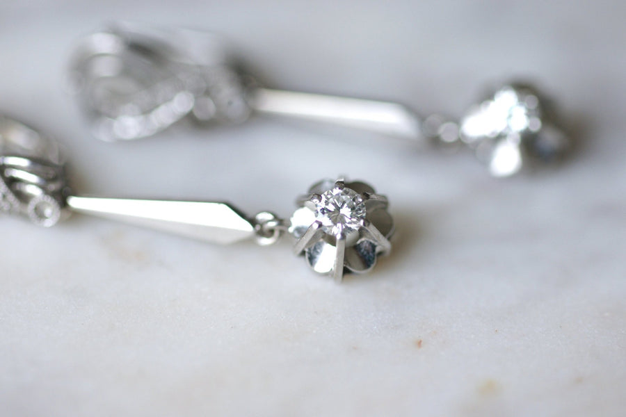 Long vintage earrings, white gold and diamonds, 60's - Galerie Pénélope