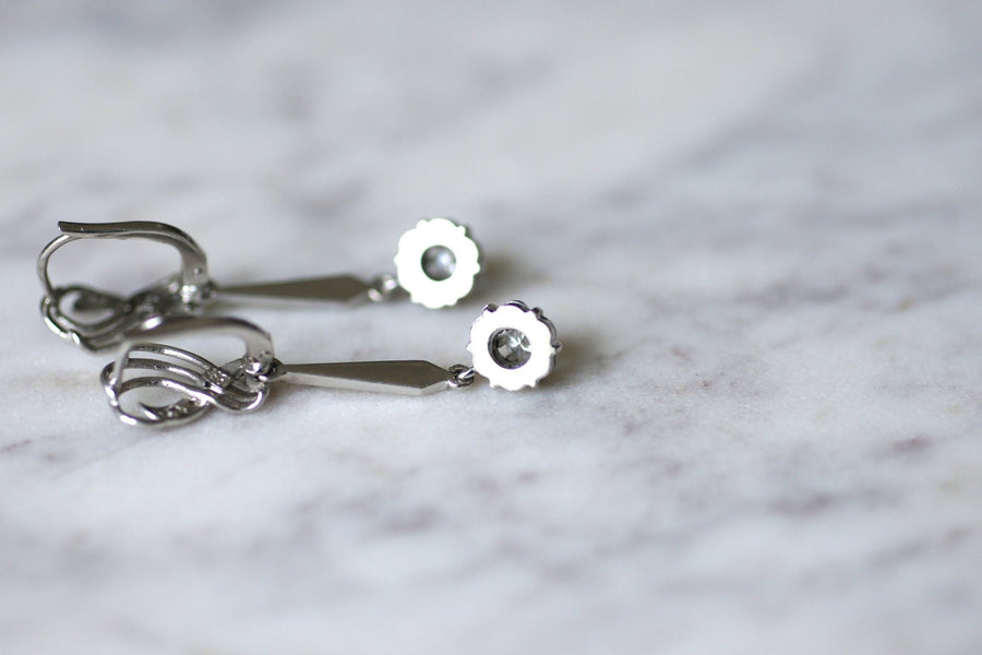 Long vintage earrings, white gold and diamonds, 60's - Galerie Pénélope