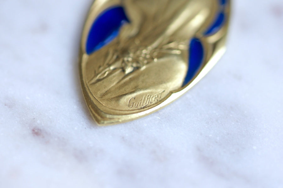Antique gold medal, Virgin Mary, and enamel plique-updated, Circa 1920 - Galerie Pénélope