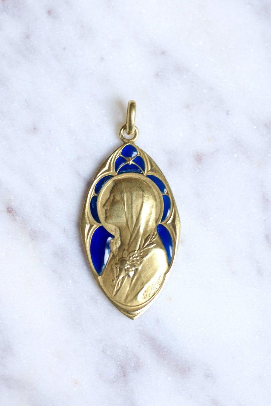 Antique gold medal, Virgin Mary, and enamel plique-updated, Circa 1920 - Galerie Pénélope