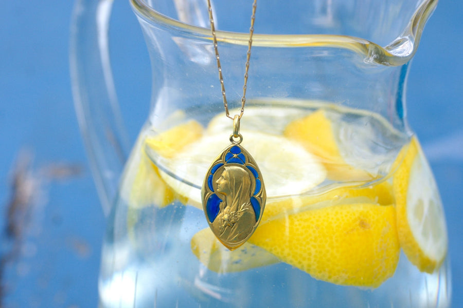 Antique gold medal, Virgin Mary, and enamel plique-updated, Circa 1920 - Galerie Pénélope