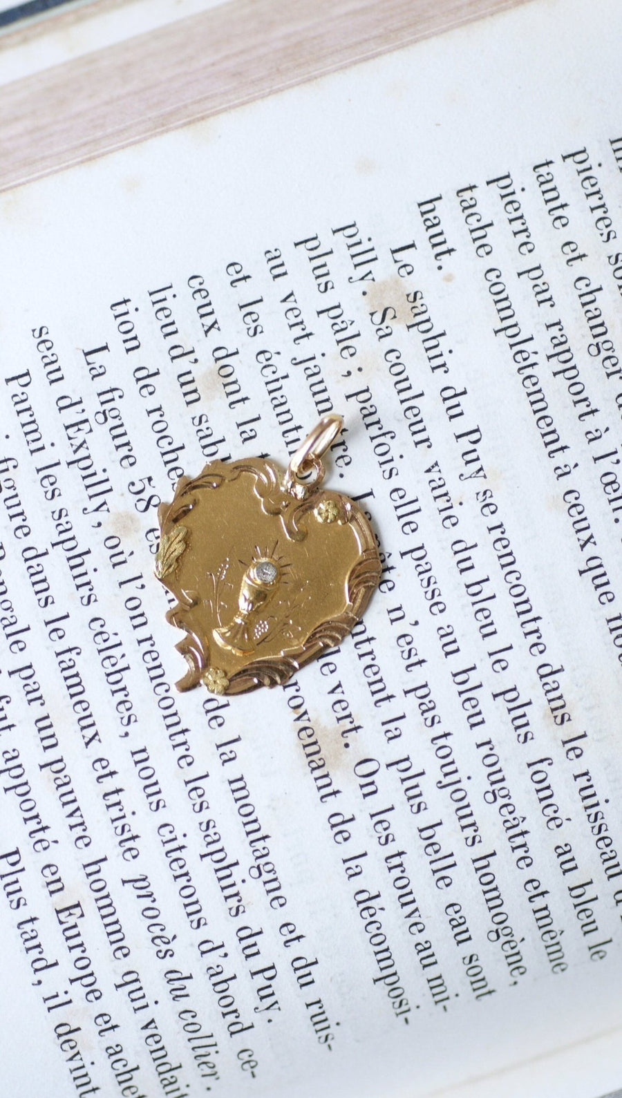 Three-gold chalice and heart medal - Galerie Pénélope