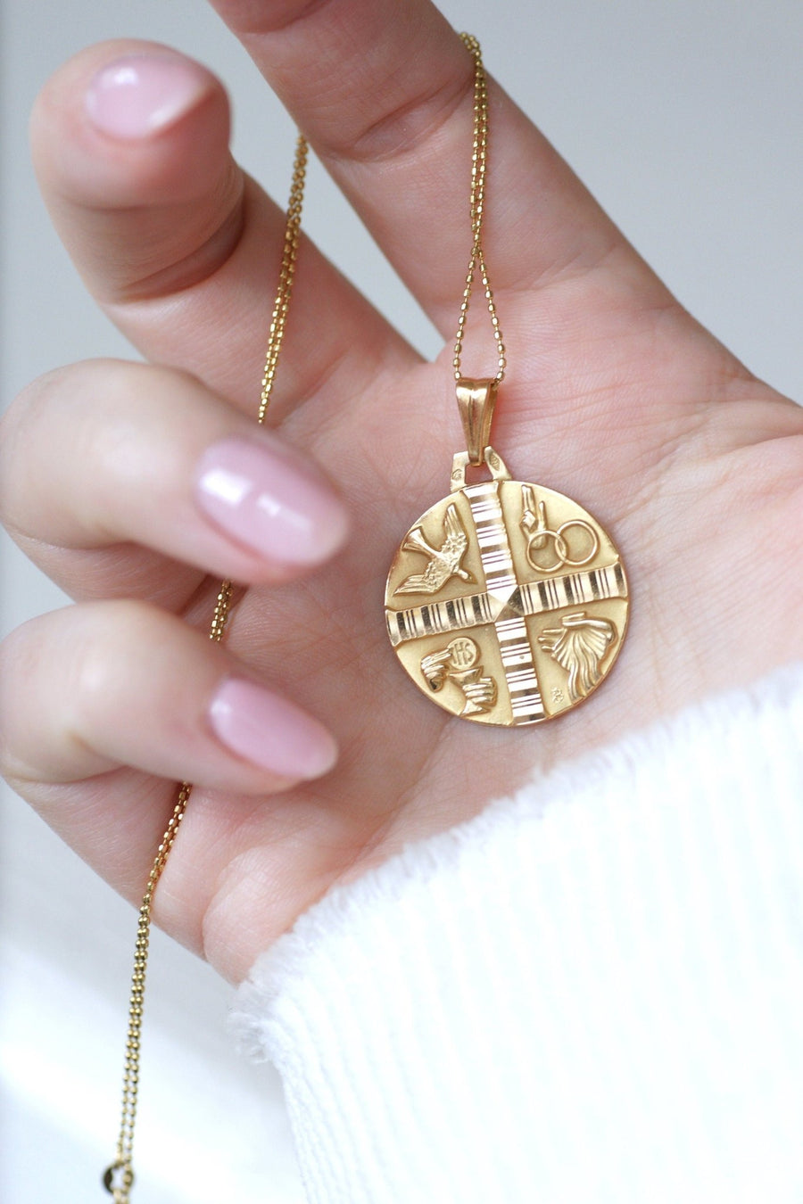 Art Deco Christian medal in yellow gold - Penelope Gallery