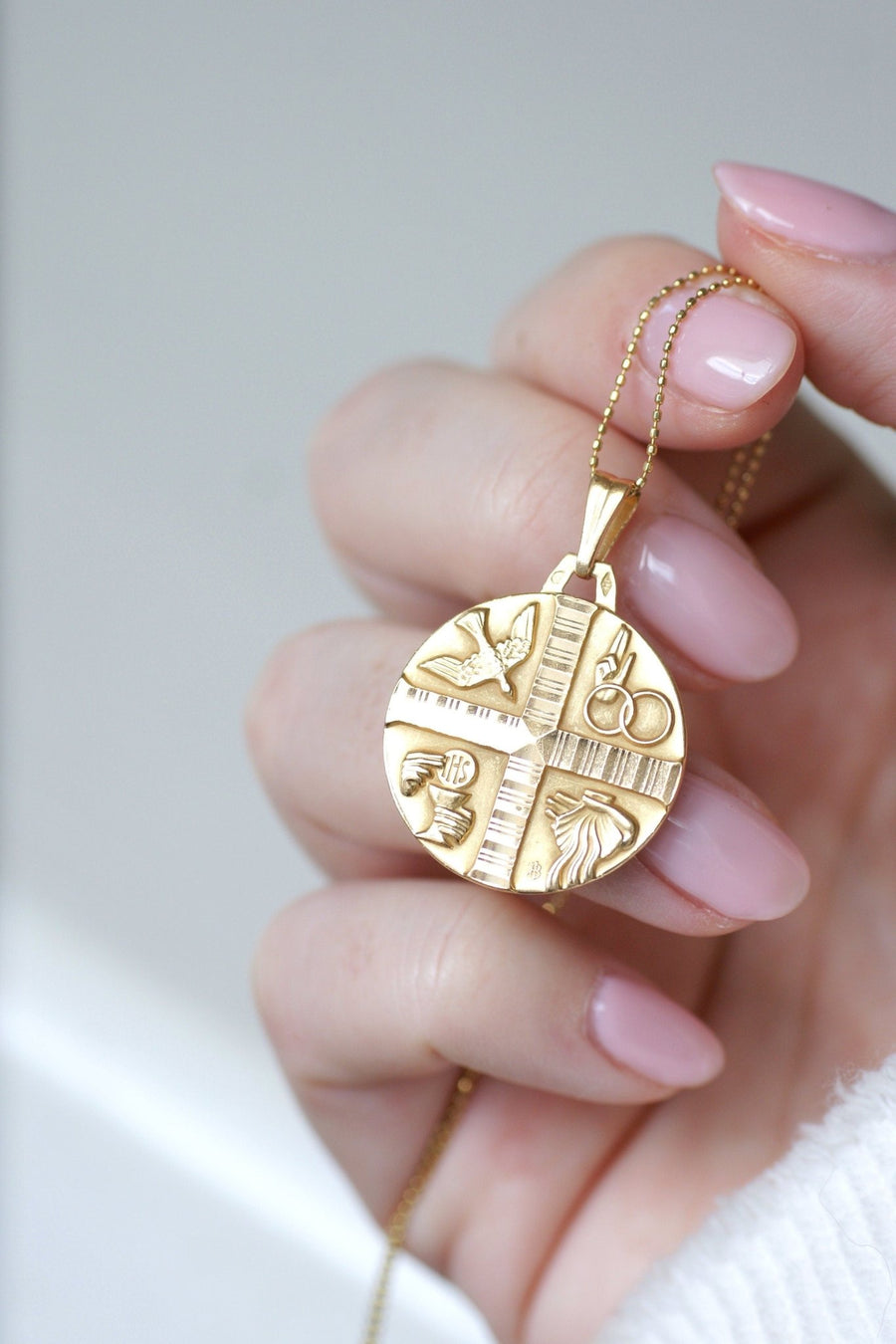 Art Deco Christian medal in yellow gold - Penelope Gallery