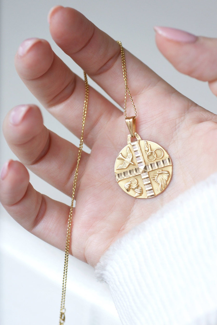 Art Deco Christian medal in yellow gold - Penelope Gallery
