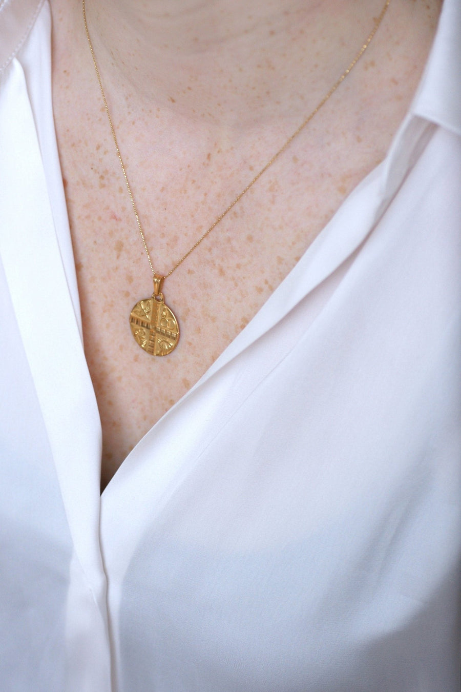 Art Deco Christian medal in yellow gold - Penelope Gallery