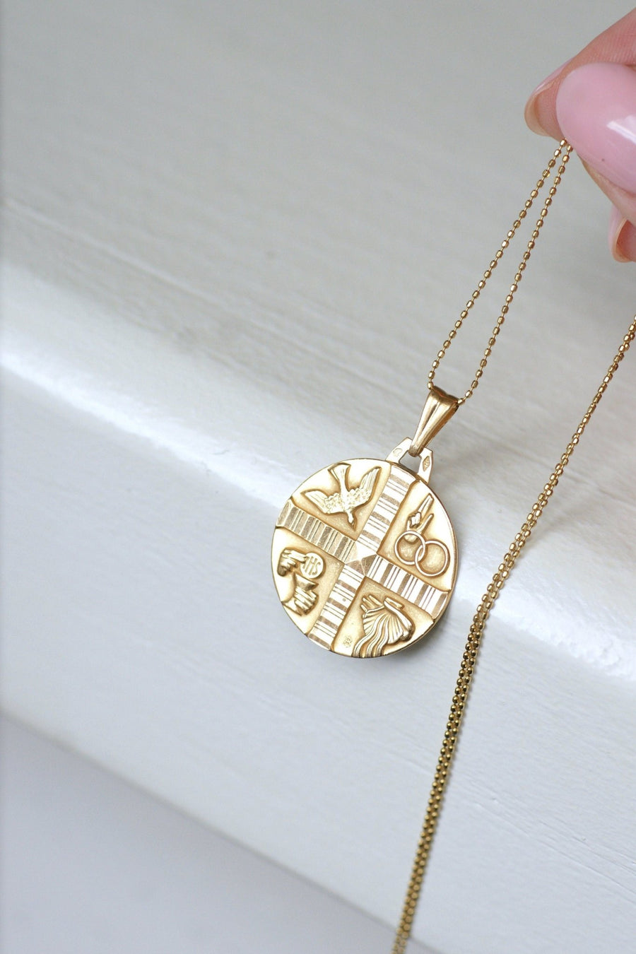 Art Deco Christian medal in yellow gold - Penelope Gallery