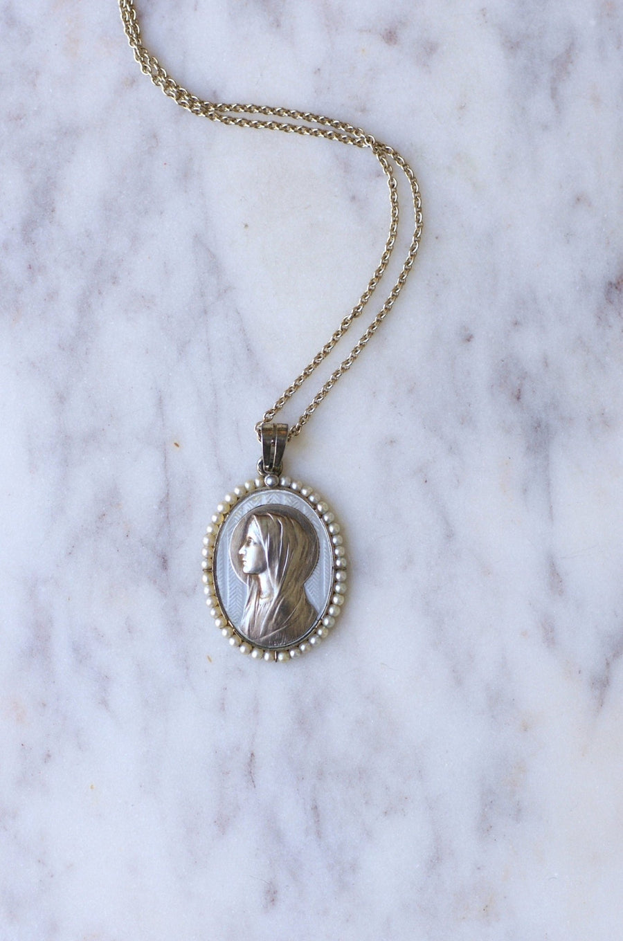 Art Deco religious medal in white gold, mother-of-pearl and pearls - Penelope Gallery