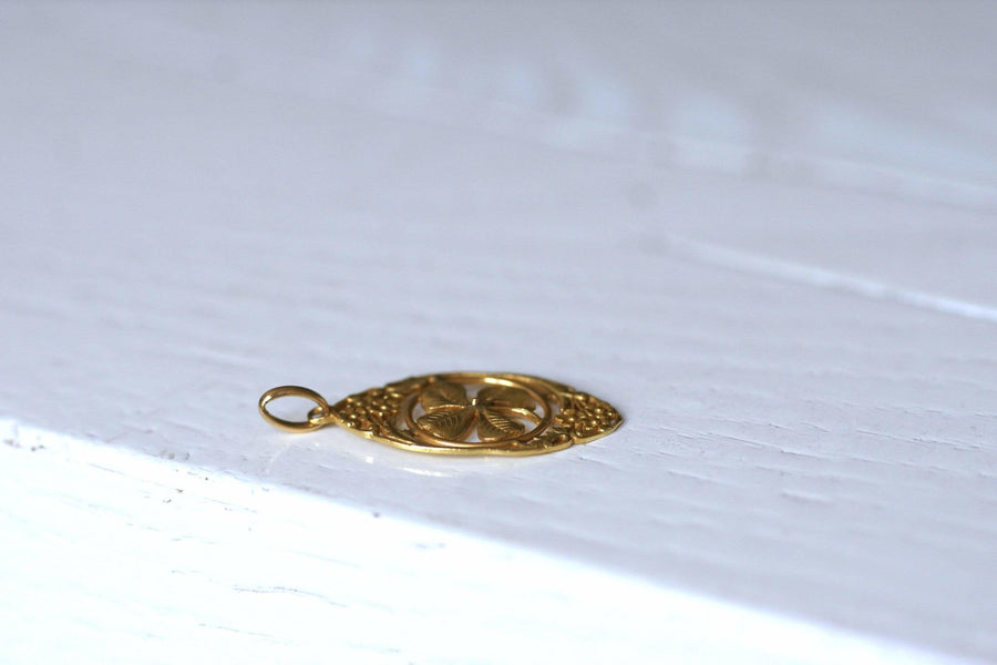 Art Nouveau gold clover medal - Penelope Gallery