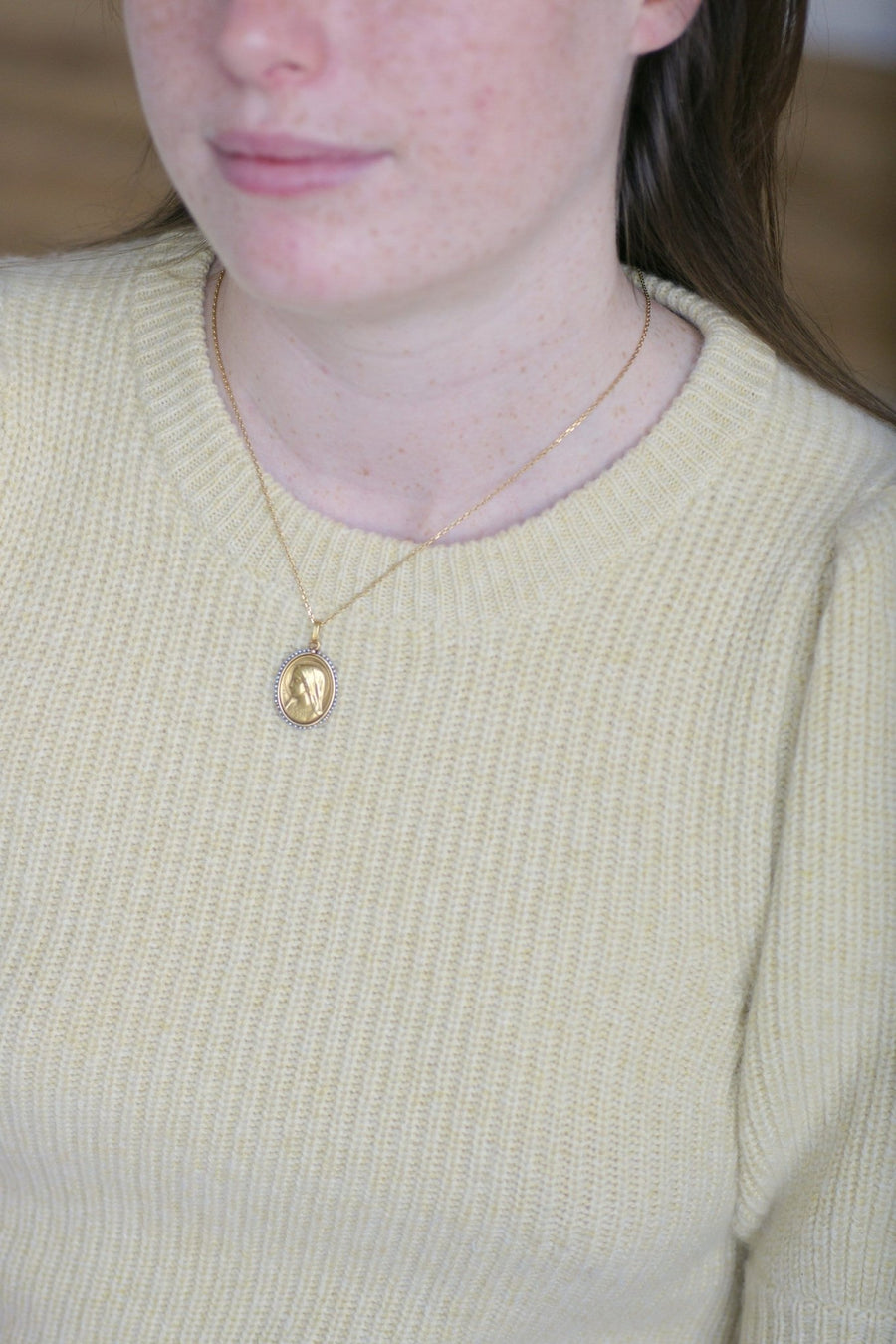 Virgin Mary gold medal with pearls - Galerie Pénélope