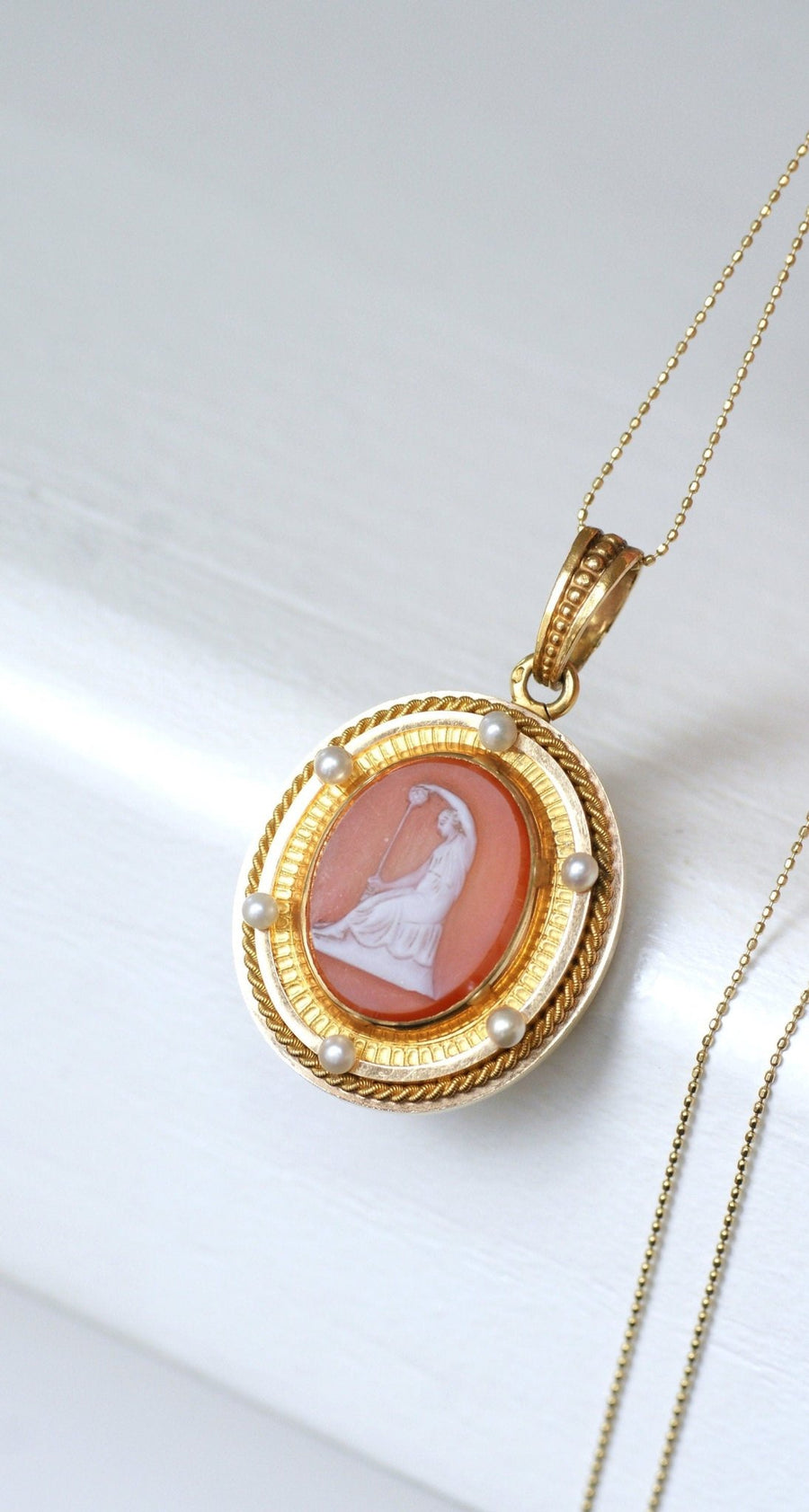 Agate and pearl cameo on yellow gold - Galerie Pénélope