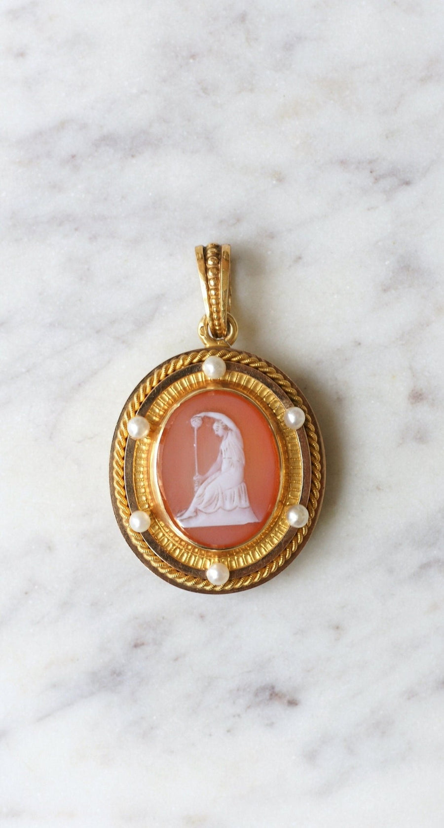 Agate and pearl cameo on yellow gold - Galerie Pénélope