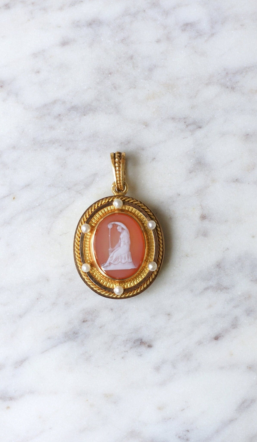 Agate and pearl cameo on yellow gold - Galerie Pénélope
