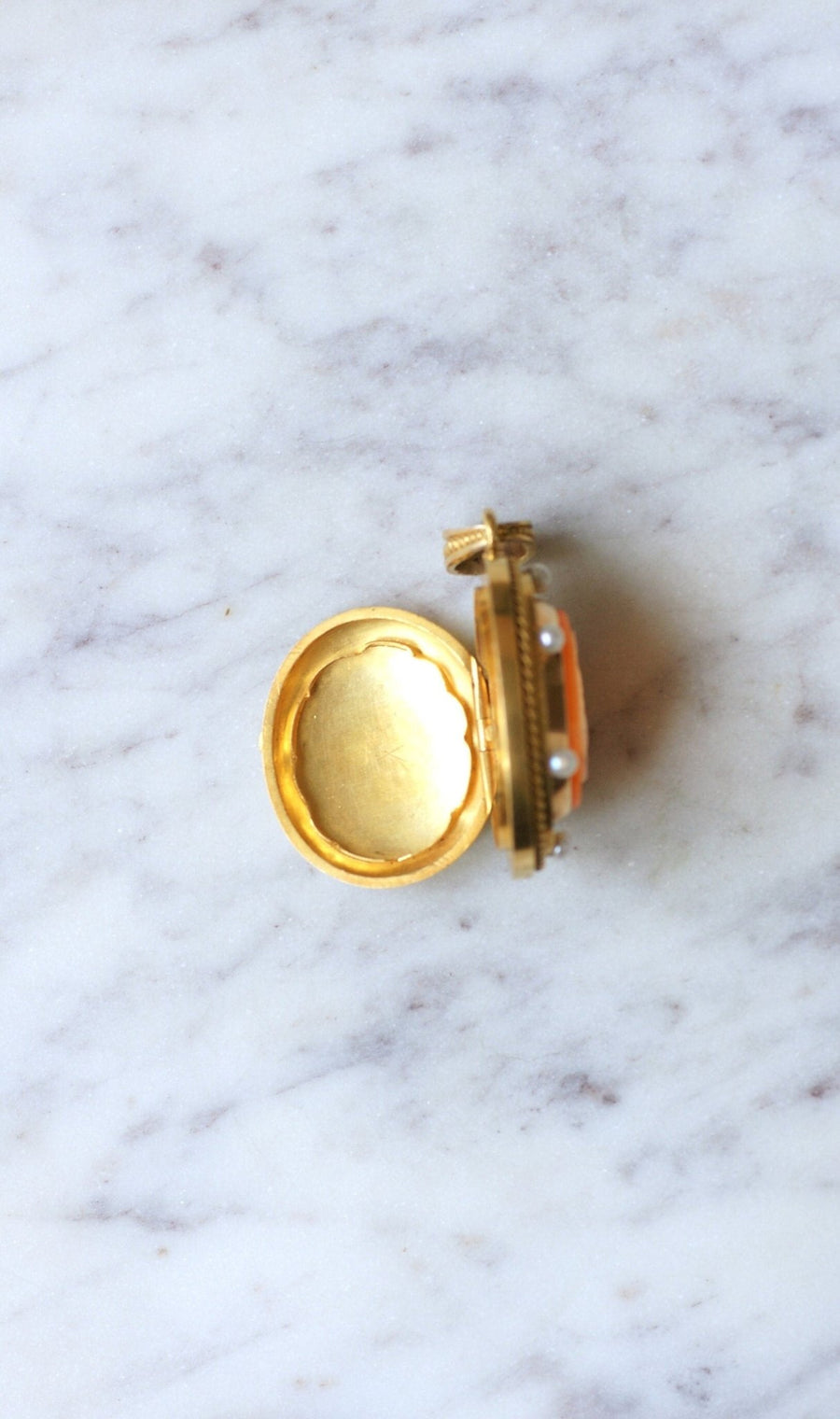 Agate and pearl cameo on yellow gold - Galerie Pénélope
