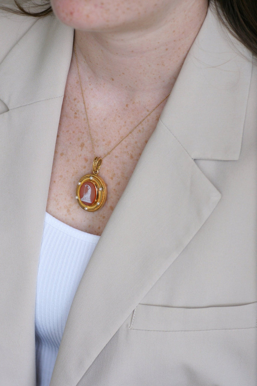 Agate and pearl cameo on yellow gold - Galerie Pénélope
