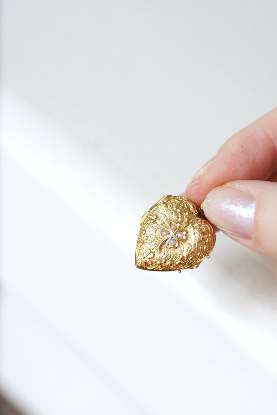Heart opening medallion with gold clover and pearls - Galerie Pénélope