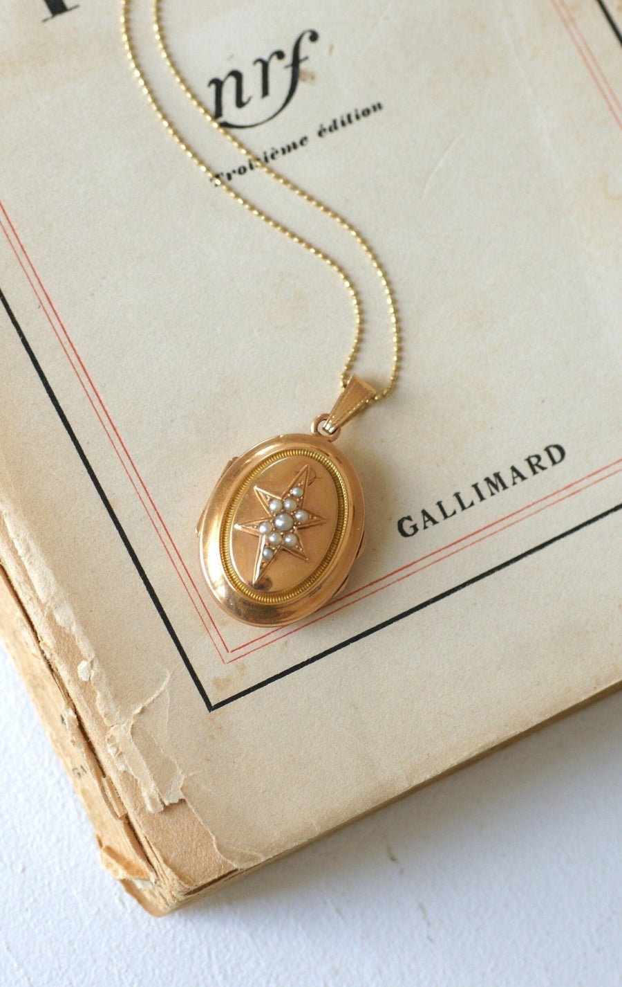 Gold and pearl star medallion photo holder - Galerie Pénélope