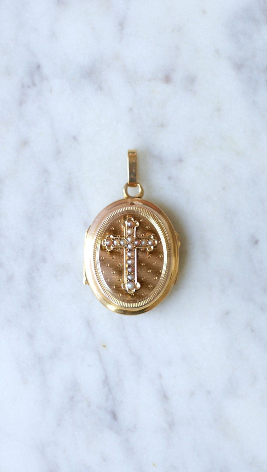 Cross opening medallion with pearls on gold - Galerie Pénélope