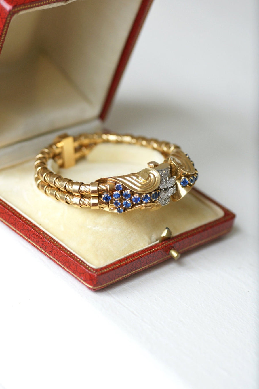 Verger Frères bracelet watch with sapphires and diamonds on gold - Galerie Pénélope