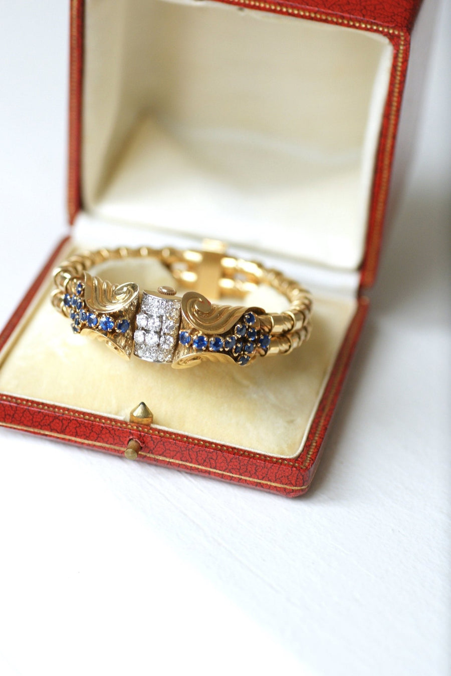 Verger Frères bracelet watch with sapphires and diamonds on gold - Galerie Pénélope