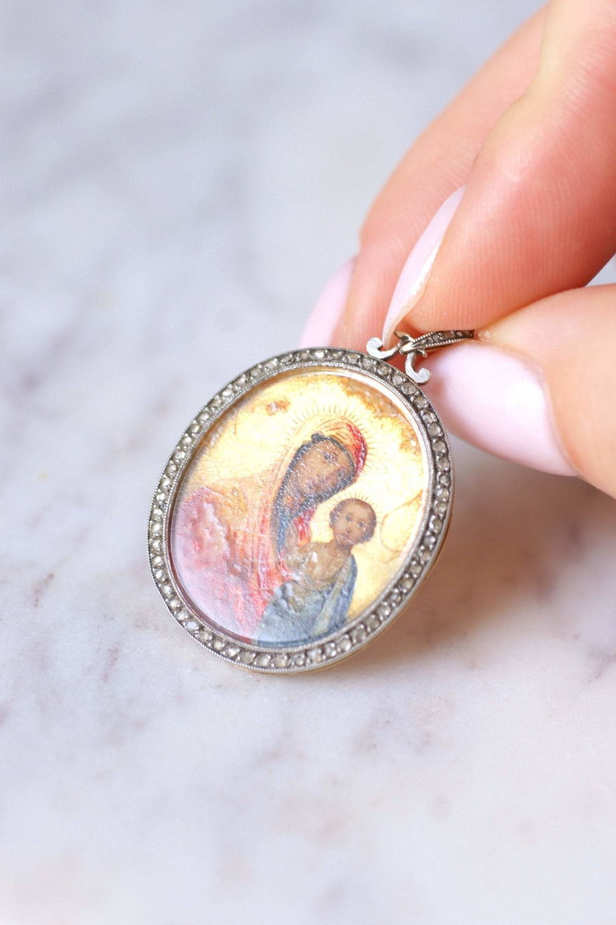 Antique gold pendant, Mother of God icon from Kazan, surrounded by diamonds - Galerie Pénélope