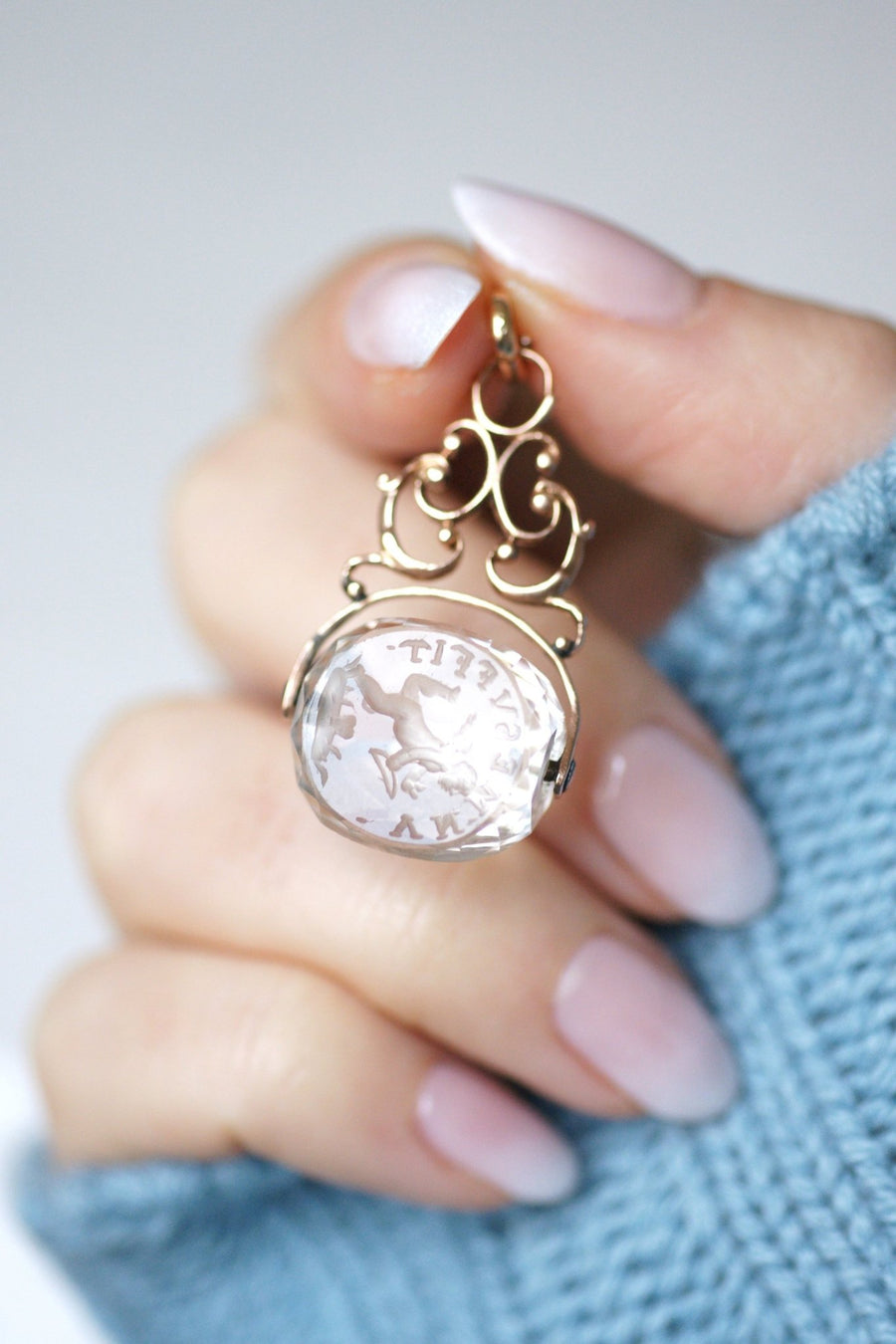 Antique pink gold and rock crystal swivel seal pendant - Galerie Pénélope
